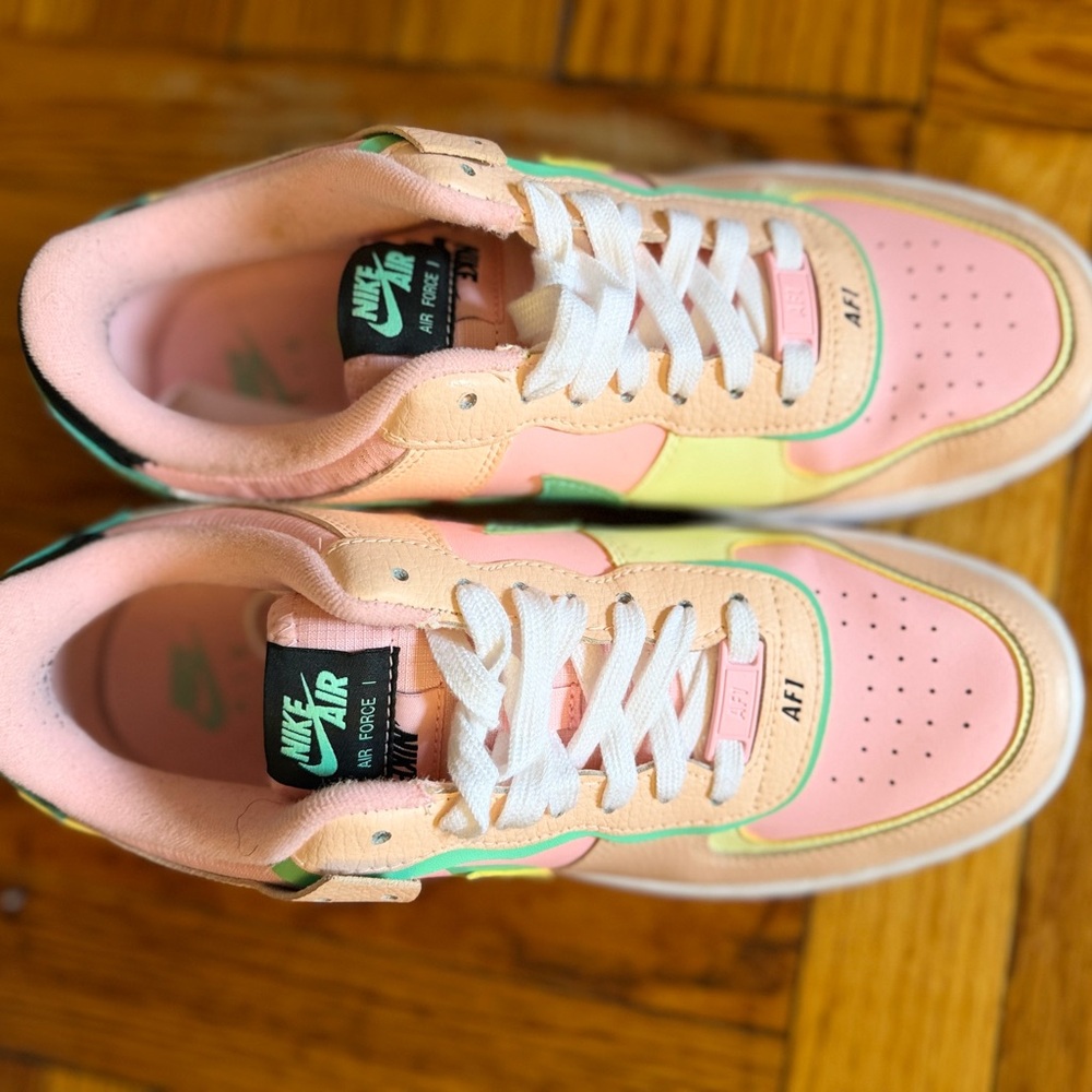 Nike Air Force 1 in Pink and Green
